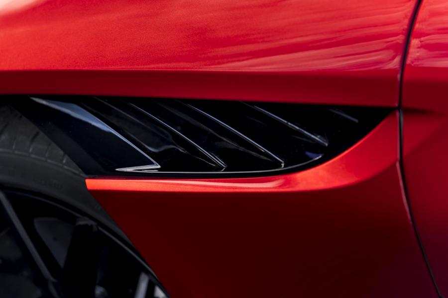 Детали экстерьера Aston Martin DBS Superleggera 2018 года  (WW) (фото 18 из 46)